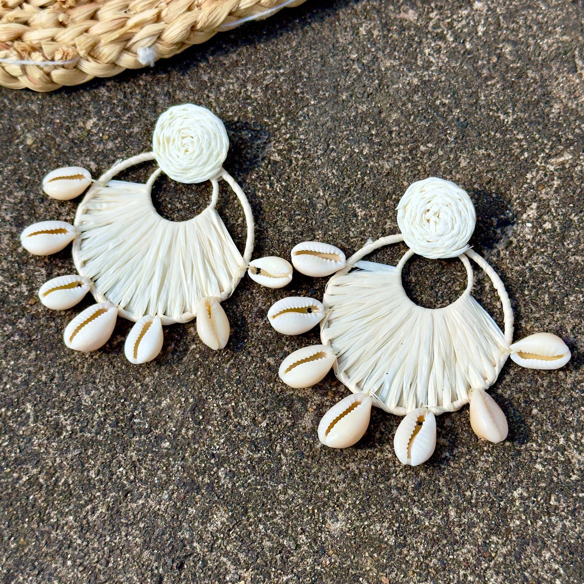 Wholesale 5pcs Bohemian Raffia Round Shell Tassel Earrings